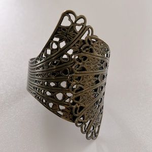 Flexible metal bracelet, expandable sizing